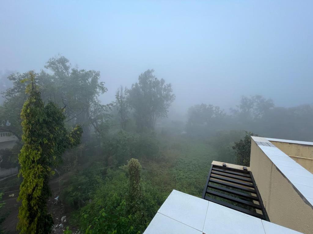 Hotel Phoenix Lonavala Kültér fotó