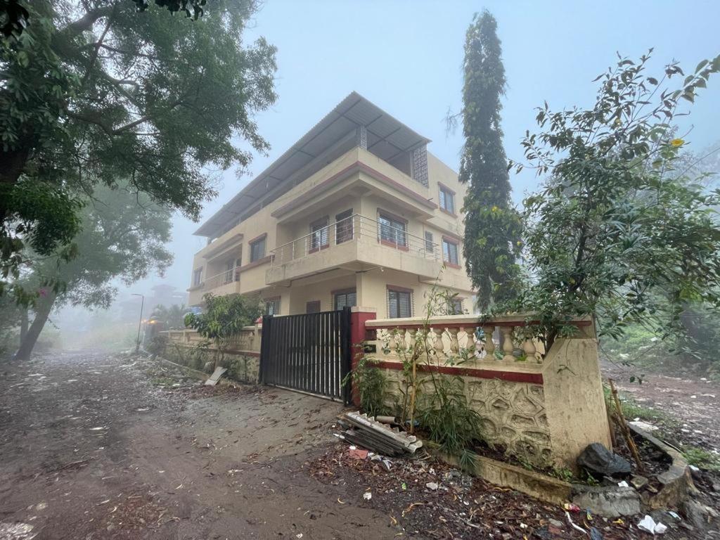 Hotel Phoenix Lonavala Kültér fotó
