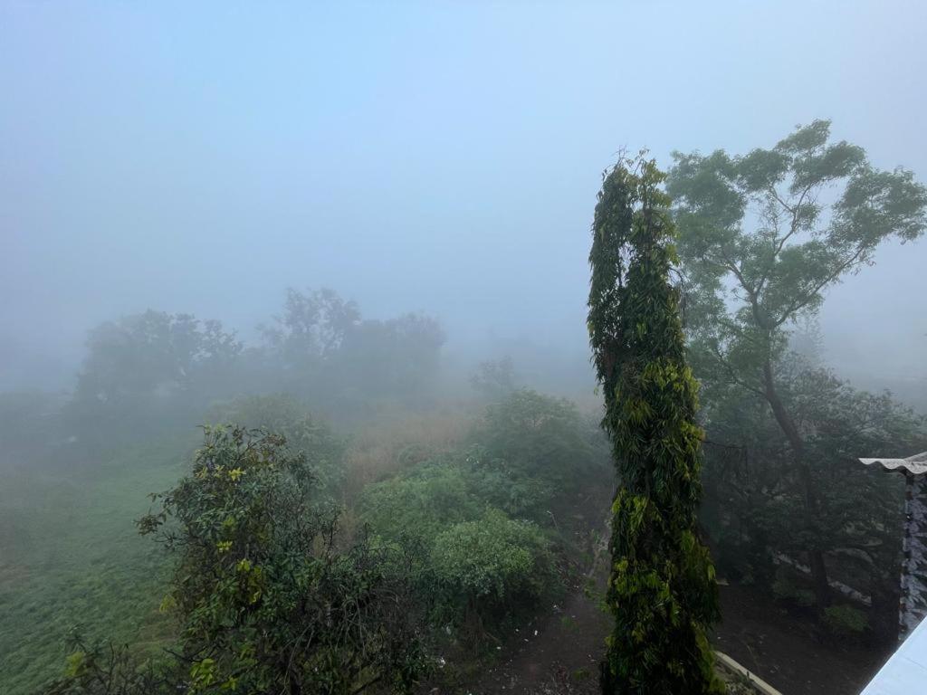 Hotel Phoenix Lonavala Kültér fotó