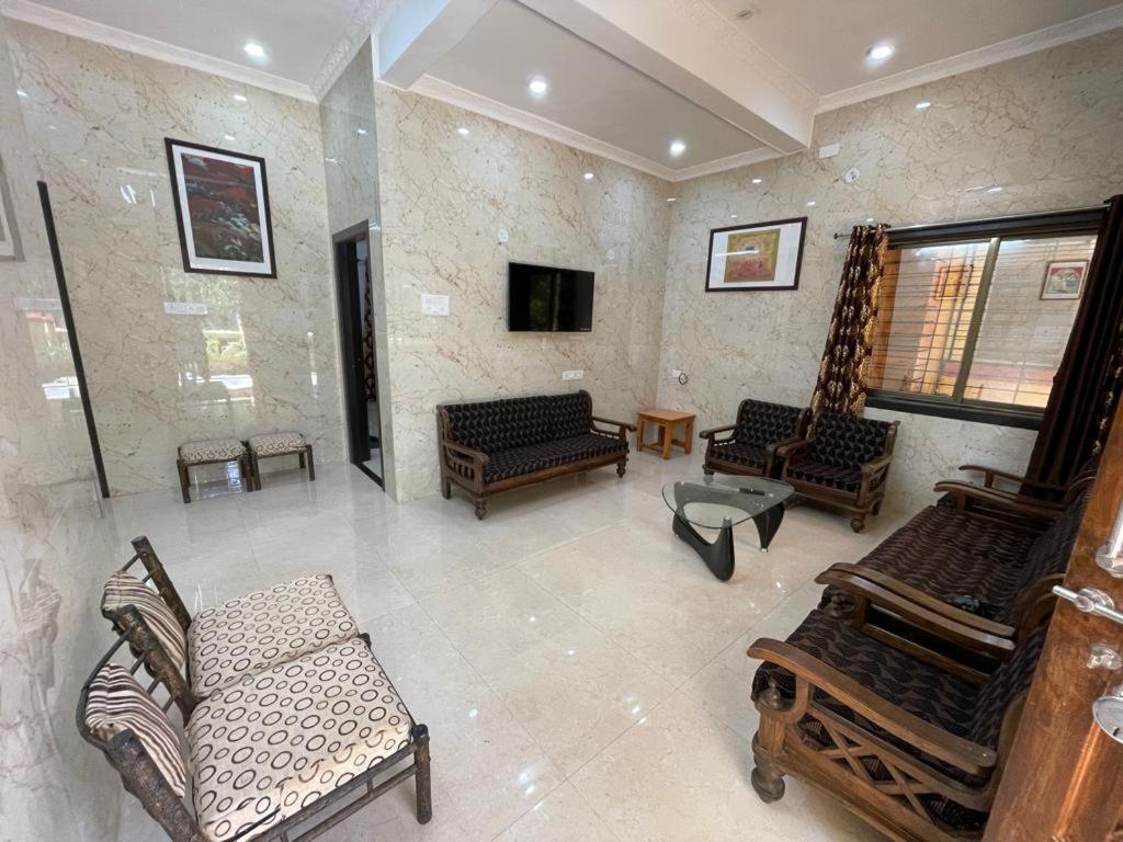 Hotel Phoenix Lonavala Kültér fotó